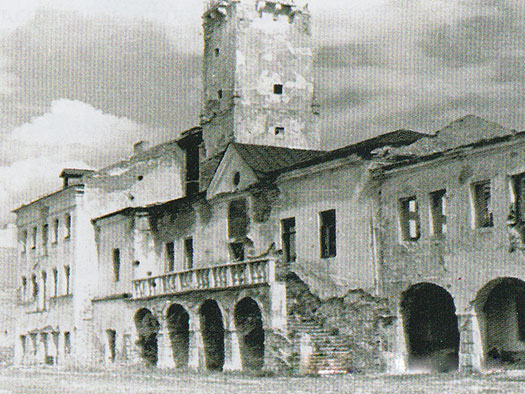 Каменец-Подольский. Руины. Площадь Рынок и ратуша. 1945 год
